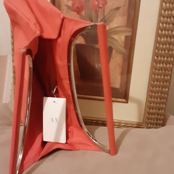 Designer Handbag - Picture 2 of 7